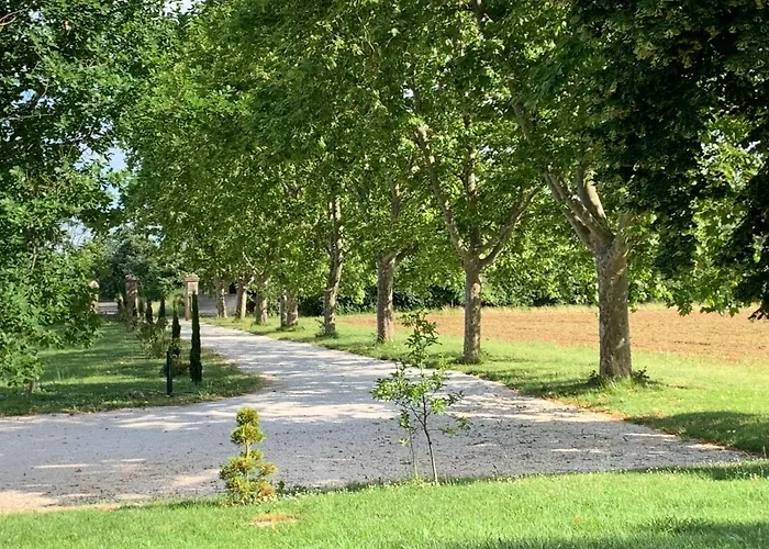 D'hotes Et Table D'hotes Domaine De La Terrasse Sas Et Anda Montauban Nocleg ze śniadaniem